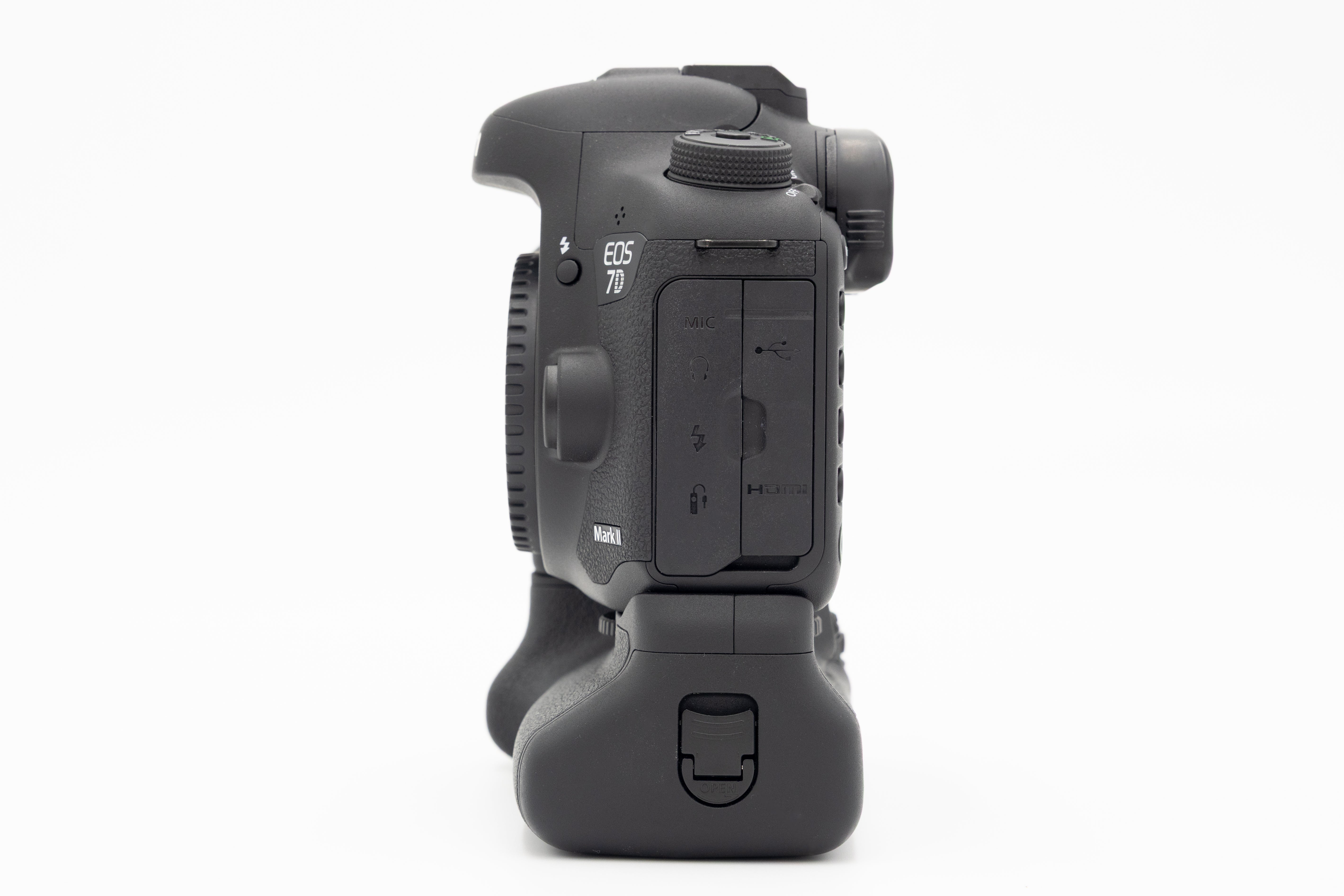 Canon EOS 7D グリップ付き　中古品 Canon EOS 7D Mark II 中古一眼レフ｜極上美品・バッテリーグリップ付